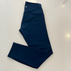 Lululemon Wunder under high rise crop 23” full in Luxtreme navy legging sz 6